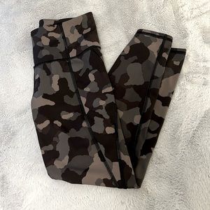ATHLETA Lightning 7/8 Leggings in Camo